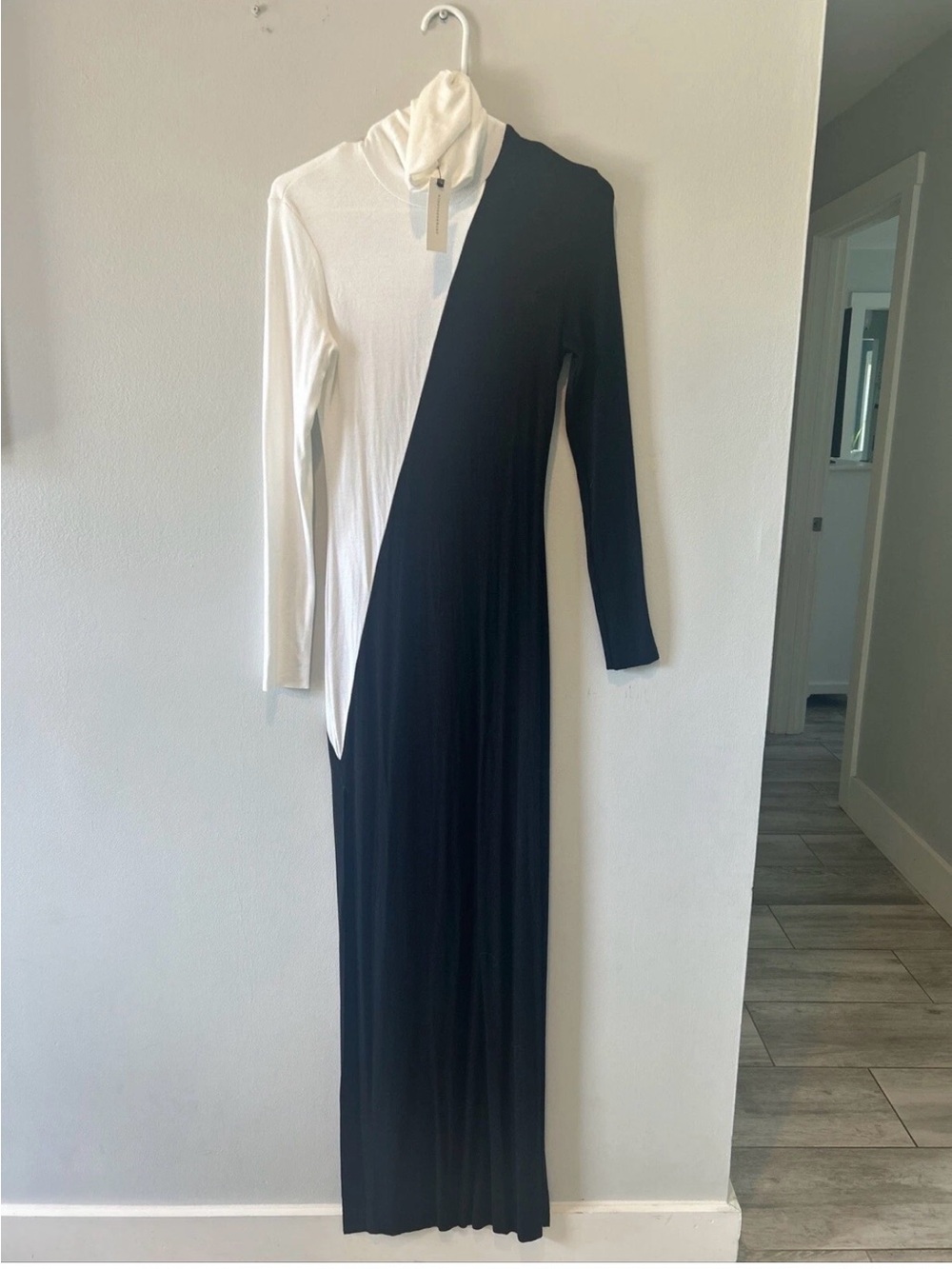 Anthropologie Women’s small Two-Tone Black & White Long Sleeve Maxi Dress NWT